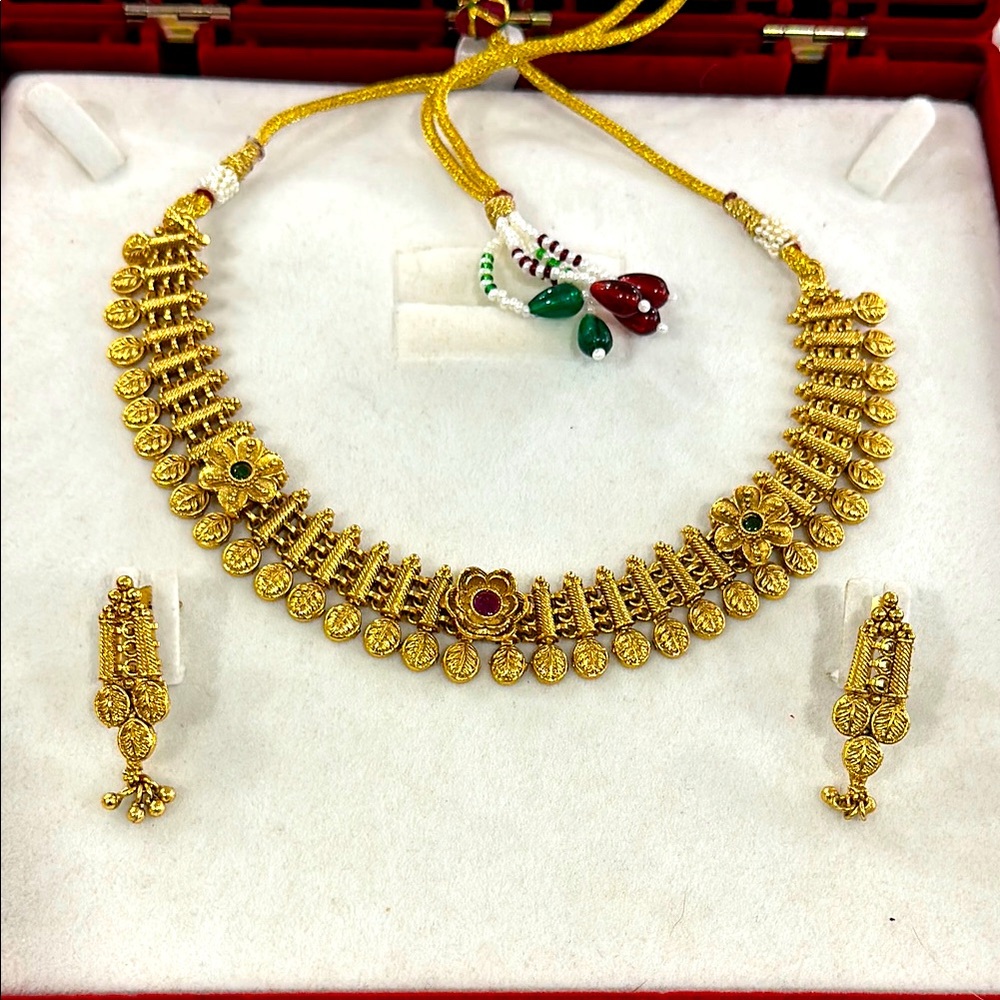 Elegant Gold Necklace and Earring Set